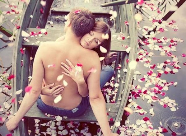 Hugging in a canoe