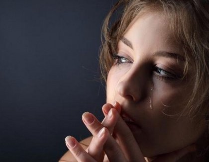 lady-crying