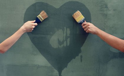 two-people-painting-heart
