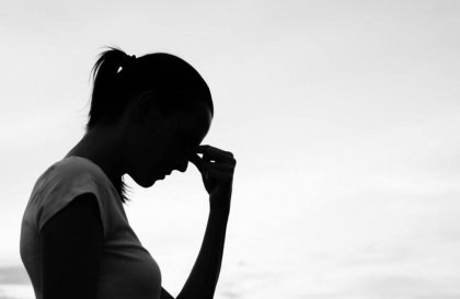 woman-pinching-bridge-of-nose