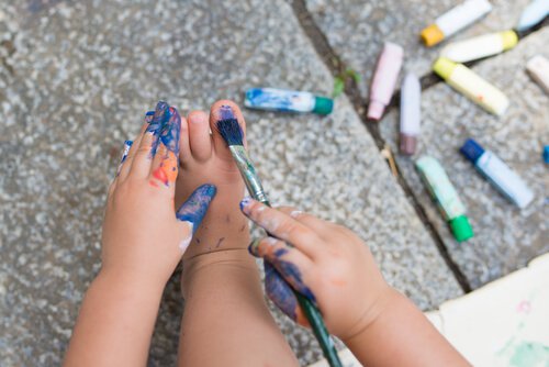 child painting toe nails