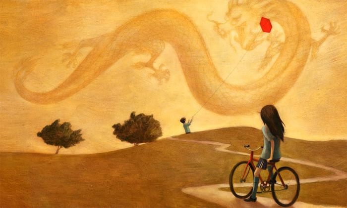 jente på sykkel kid flying kite berike