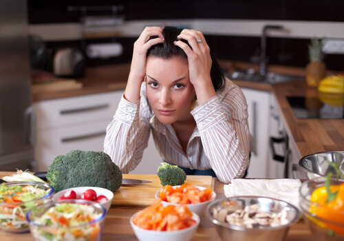 woman with vegetables eat