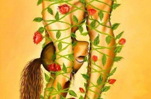 Kvinde viklet ind i roser