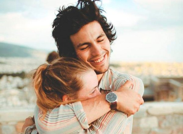 couple hugging