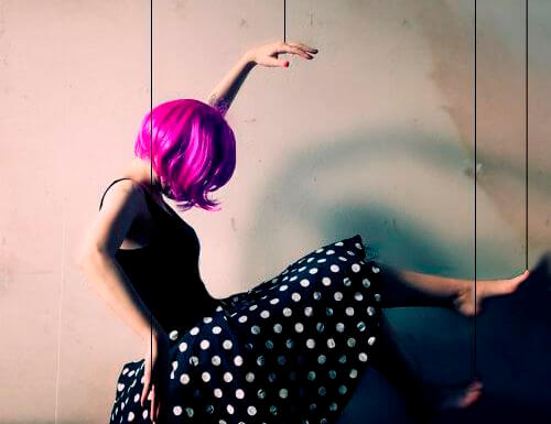 woman with pink wig