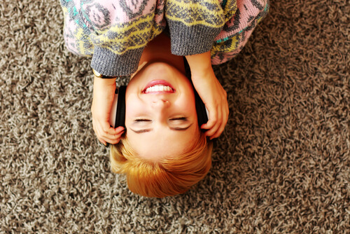 woman listening to music on the ground