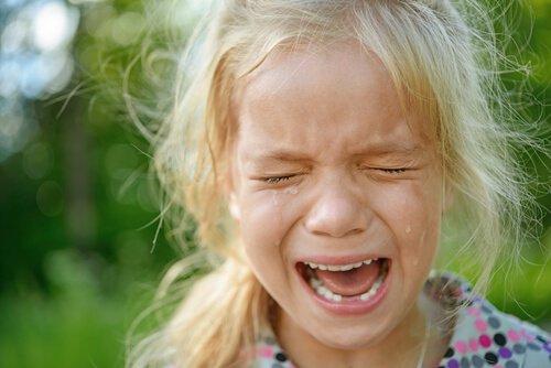 angry-little-girl-crying