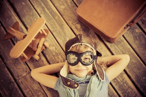 boy-with-aviator-cap-and-goggles