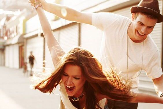 couple-laughing-and-playing-around