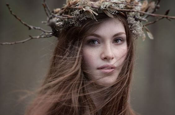 girl-with-nest-and-twig-crown