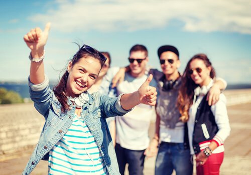 group-of-teenage-friends