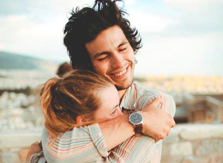 happy-couple-hugging