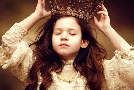 little-girl-wearing-a-big-crown