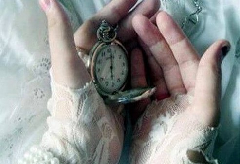hands holding a watch
