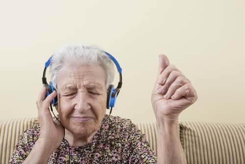 older-woman-listening-to-music