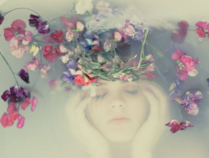 woman-with-flower-crown-underwater