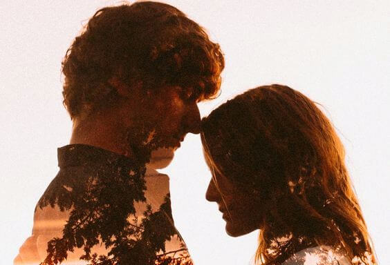 silhouette-of-a-couple