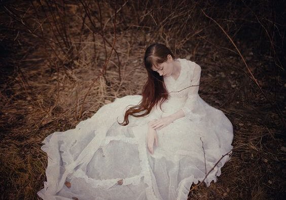woman in white dress