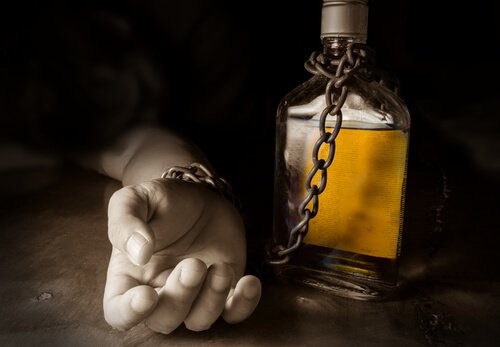 hand-chained-to-a-bottle-of-alcohol