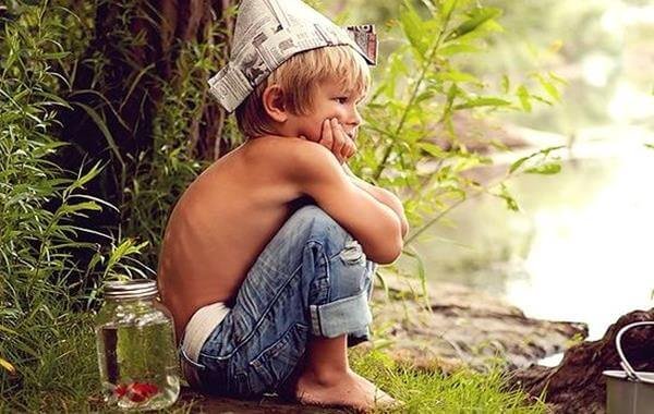 boy in newspaper hat