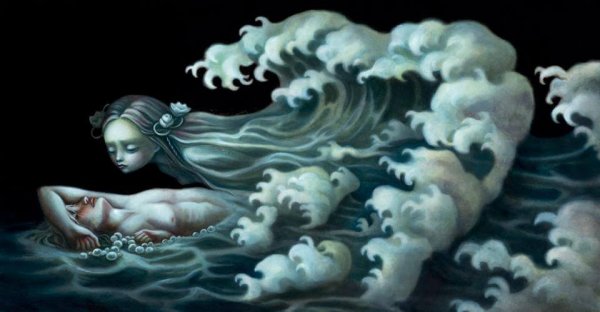 girl with waves as hair