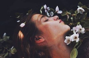girl lying in flowers