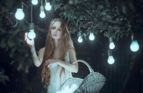 girl with lightbulbs