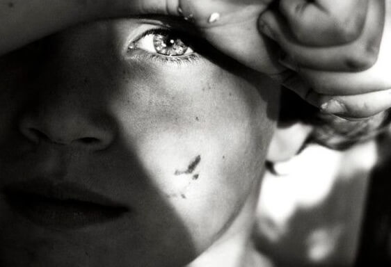 crying child of a toxic relationship