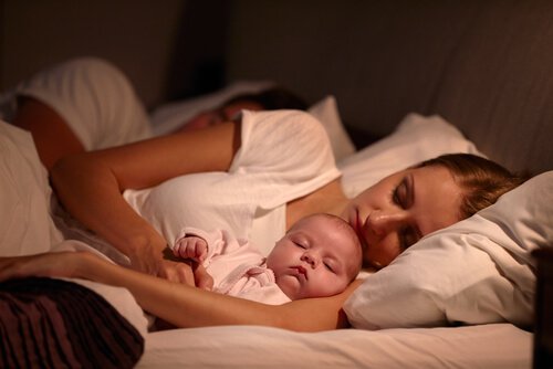Children Sleeping with Parents: Is It Healthy?
