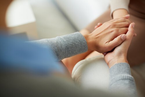 seeing-a-psychologist-hands