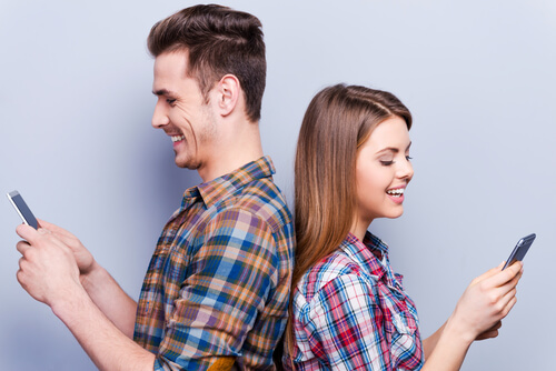 a couple with cell phones, phubbing