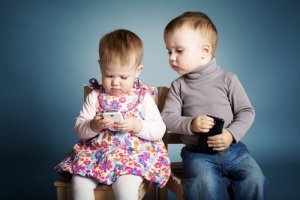 3 Good Reasons to Not Give Children a Phone