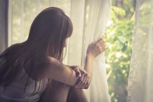 What is Agoraphobia? Symptoms and Treatment
