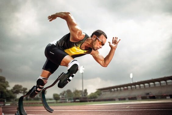 Runner with double amputee doing sports