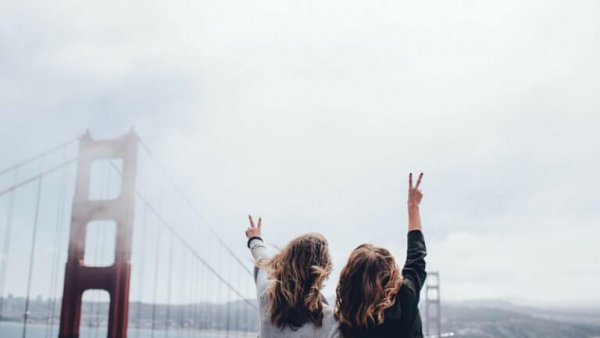 friends travelling