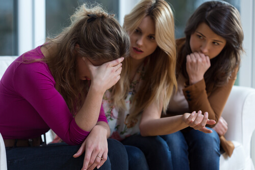 Woman is talking to her friends about her psychological abuse.
