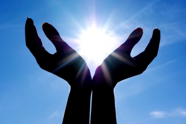 hands holding sun