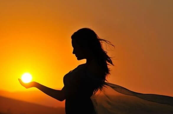 girl holding sun