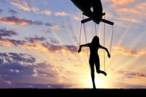 Techniques of Manipulation: Is It Better to Be Loved or Feared?