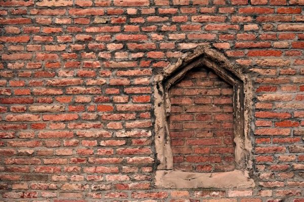 brick wall representing broken windows theory