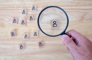 hand with magnifying glass representing headhunting