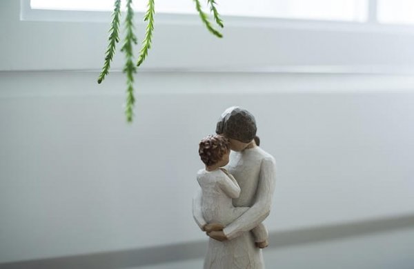 mother with child in her arms