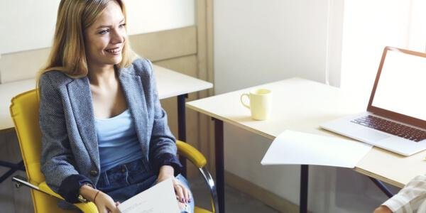 woman doing headhunting