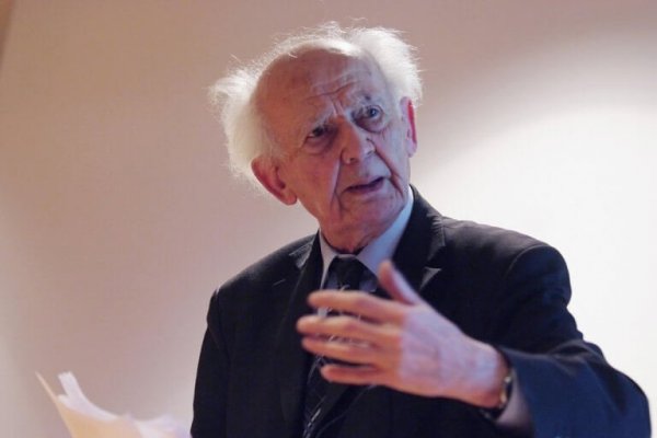 Zygmunt Bauman talking about facebook.