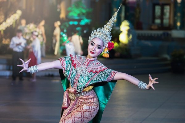 woman dancing