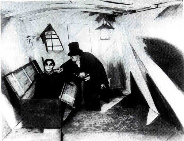 The Cabinet of Dr. Caligari : horror movie.