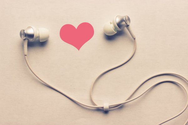 Heart earphones