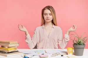 Attention Control as a Key to Connect with the Present Again