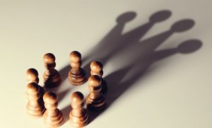 5 Cognitive Biases that Favor Those in Positions of Power